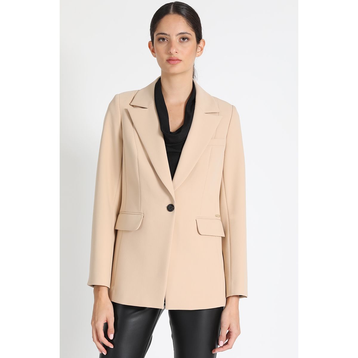 LIOLA - Blazer Entallado Beige Liola