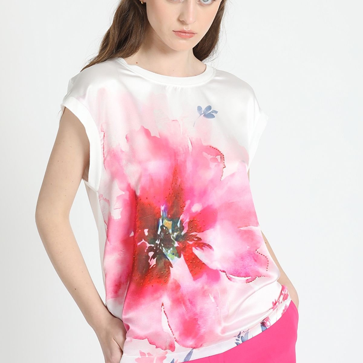 LIOLA - Polera Crudo Con Estampado Flor Roja Liola