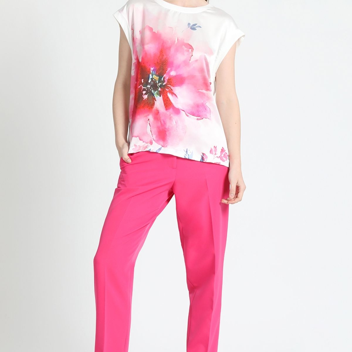 LIOLA - Polera Crudo Con Estampado Flor Roja Liola