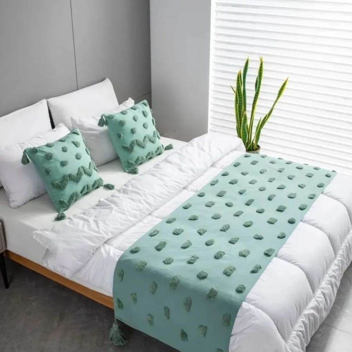 ANGELES DEL HOGAR - Pieceras Bordadas con Pompones + 2 Fundas De Cojin 2 plazas/King