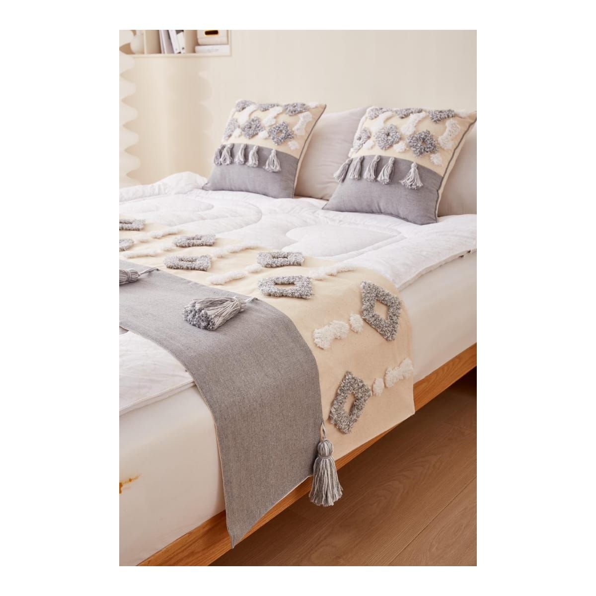 ANGELES DEL HOGAR - Pieceras Bordadas con Pompones + 2 Fundas De Cojin 2 plazas/King