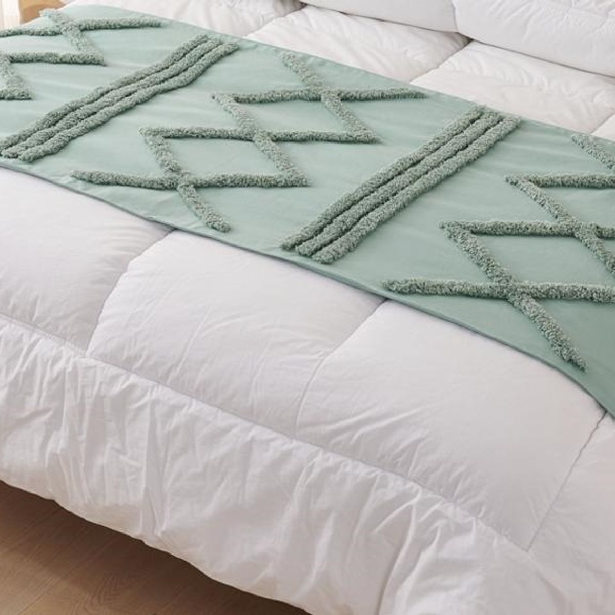 ANGELES DEL HOGAR - Piecera Bordadas con Pompones 2plazasKing