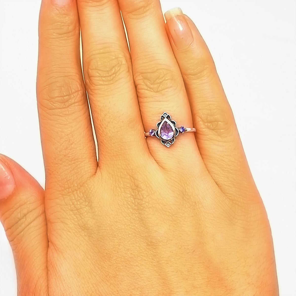 ANDREA COGGIOLA JOYAS - Anillo Loto Amatista Plata Fina 925 Envejecido