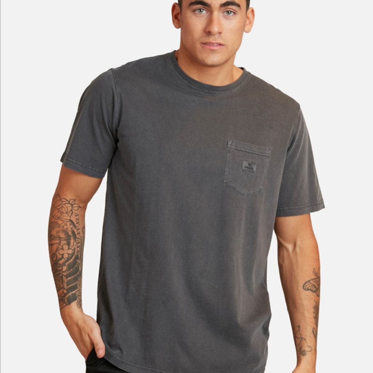 RIP CURL - Polera MC Intermedia Gris Oscuro Hombre Ripcurl
