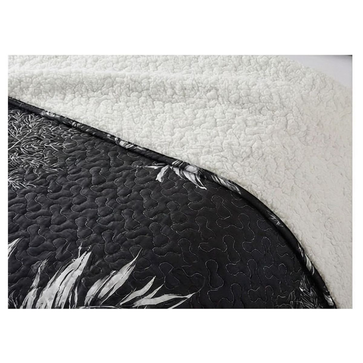 GENERICO - Cubrecama Quilt Sherpa King - Negro Hojas M917