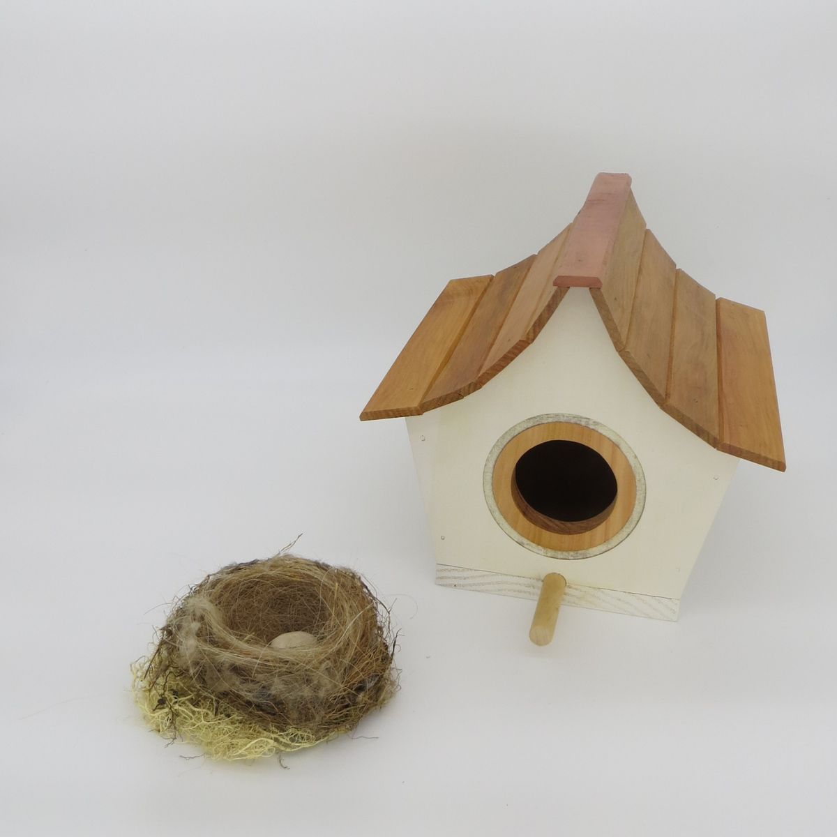 ROU ESENCIA NATURAL - Pajarera en maderas nativas.