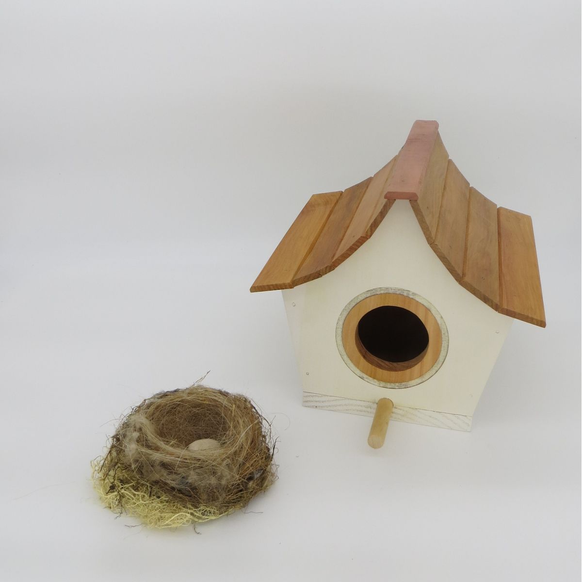 ROU ESENCIA NATURAL - Pajarera en maderas nativas.