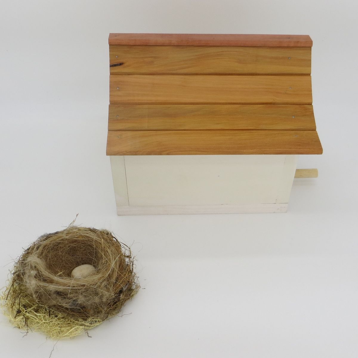 ROU ESENCIA NATURAL - Pajarera en maderas nativas.