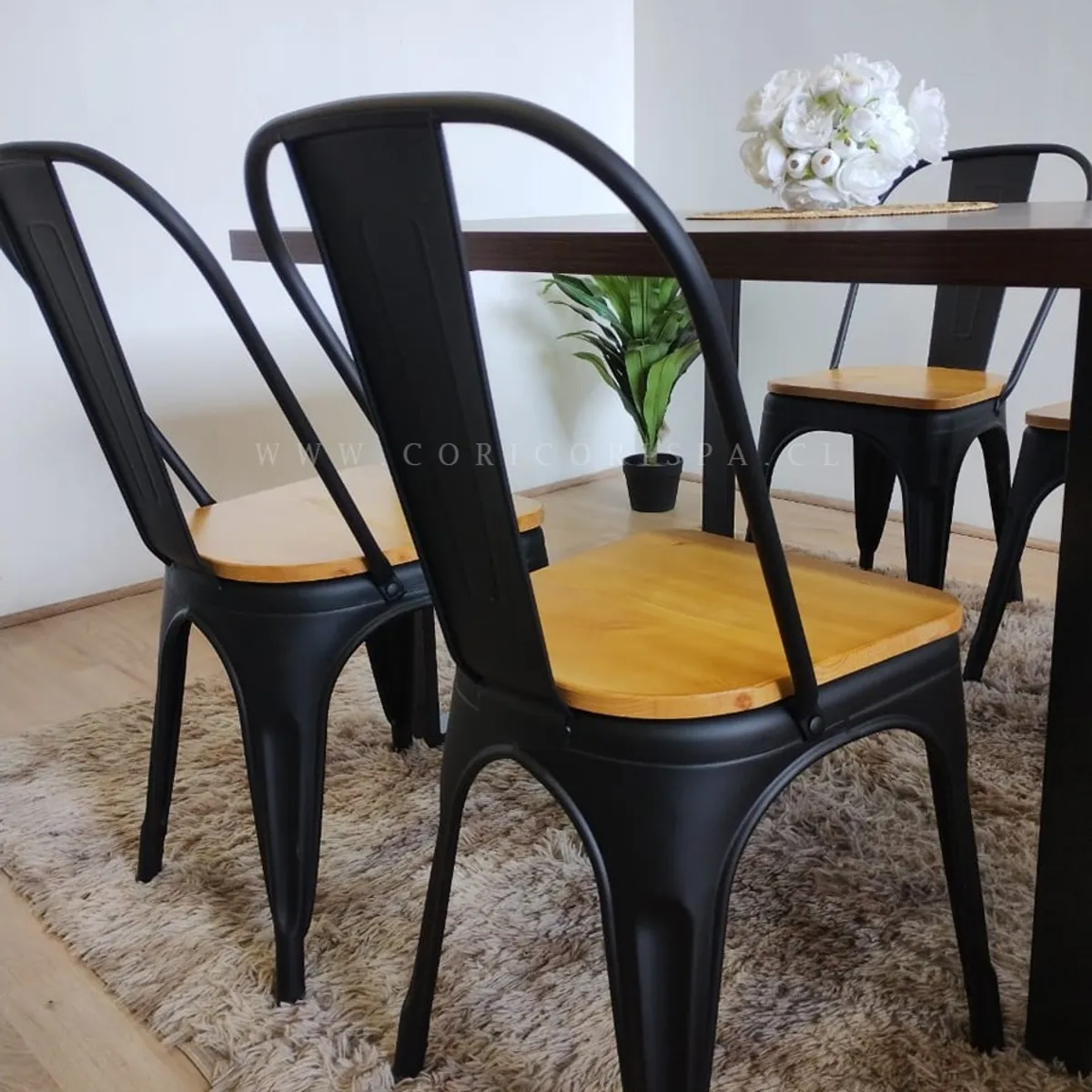 CORI CORI - Juego de comedor Industrial 140x90 + 4 Tolix Negras (Madera)