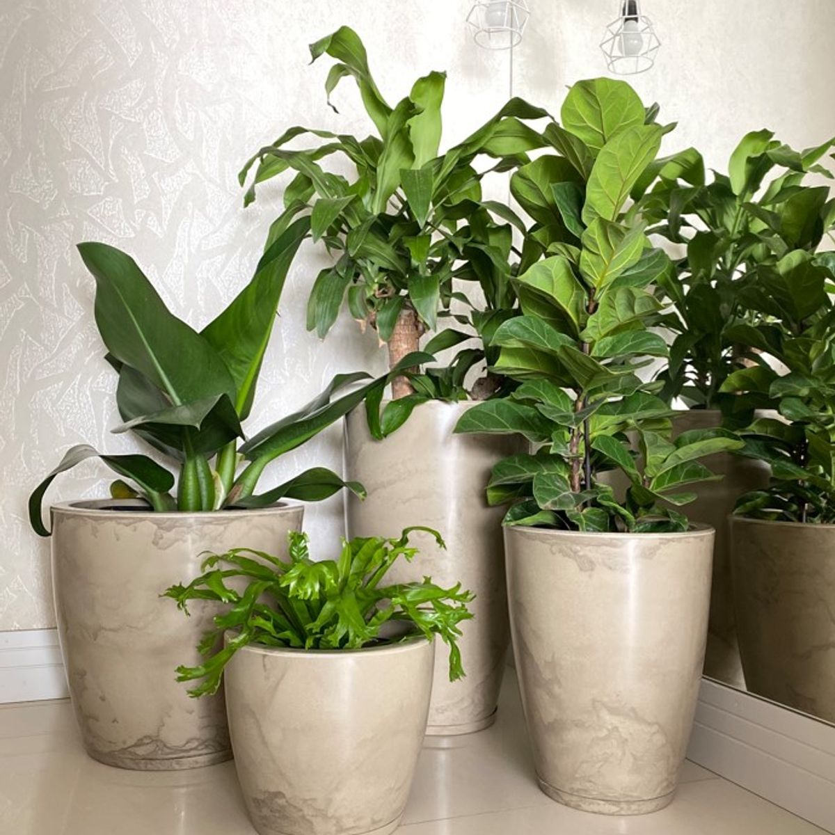 FLORIDIS - MACETERO FLORIDIS BEIGE EFECTO MARMOL AMSTERDAM 44CM ALTO CON PLATO