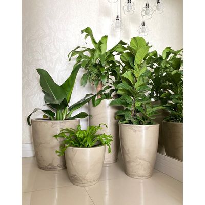 Imagen 2 del producto MACETERO BEIGE EFECTO MARMOL AMSTERDAM 44CM ALTO CON PLATO