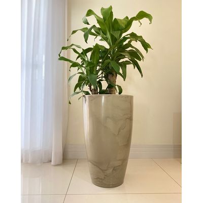 Imagen 2 del producto MACETERO BEIGE EFECTO MARMOL AMSTERDAM 65CM ALTO CON PLATO