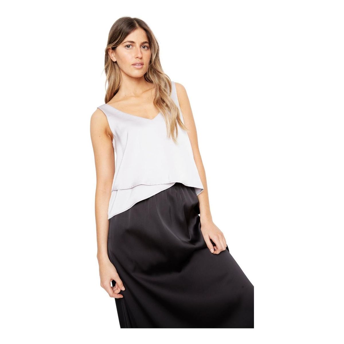 JACINTA TIENDA - Polera Sara sin mangas satin plateada Jacinta Tienda