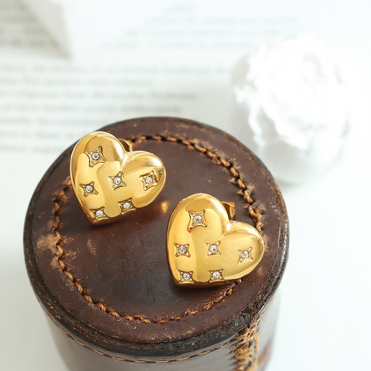 LUX JOYAS - Aros Baño Oro Amarillo 18k Pegados Corazón Circones