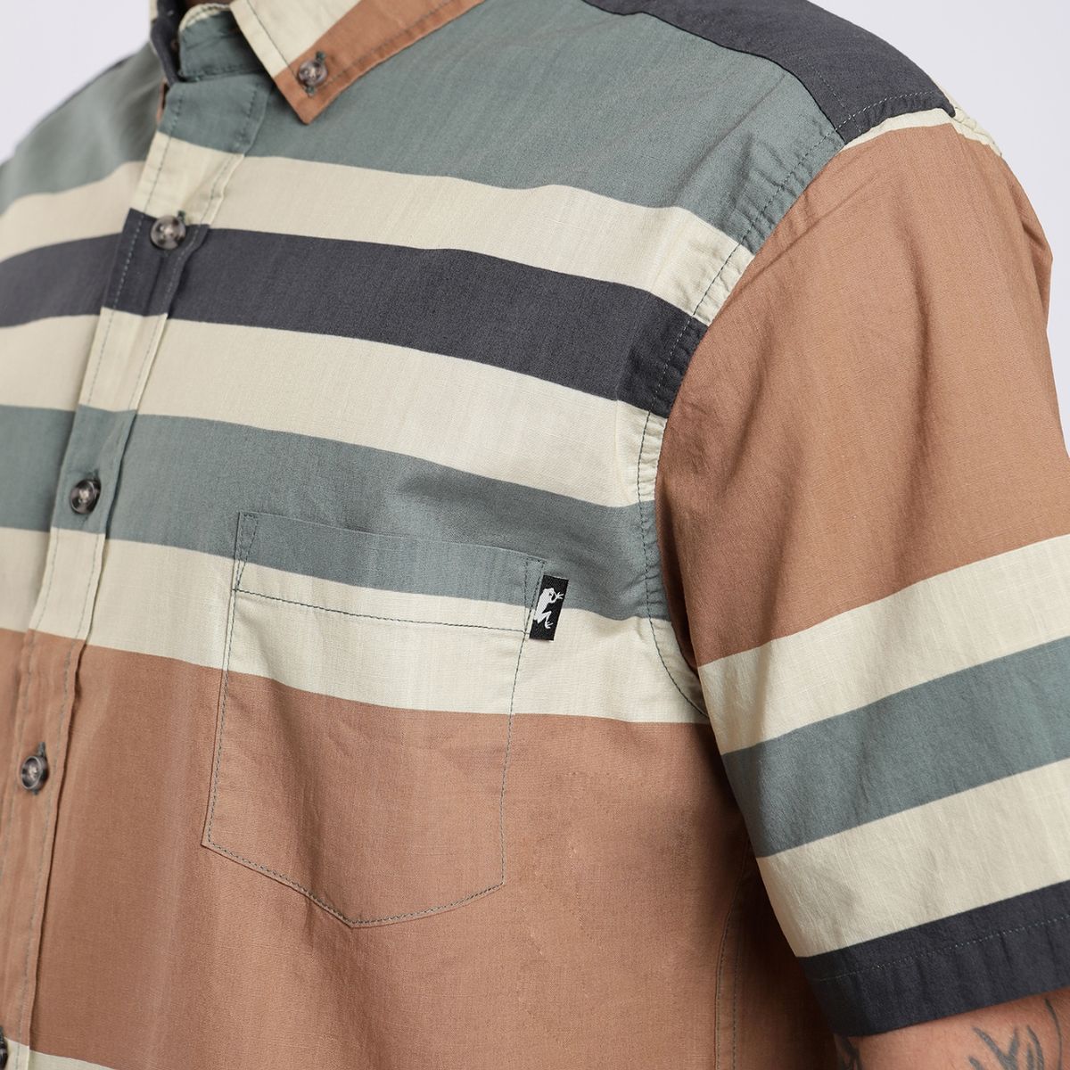 FROENS - Camisa manga corta Texture hombre Stripes camel - Poliéster reciclado froens