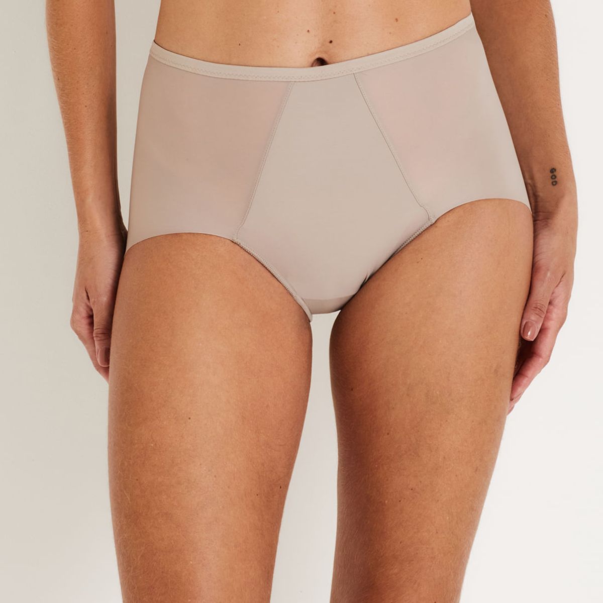 LIZ - CALZÓN ESTÉTICA TIRO ALTO 50590.