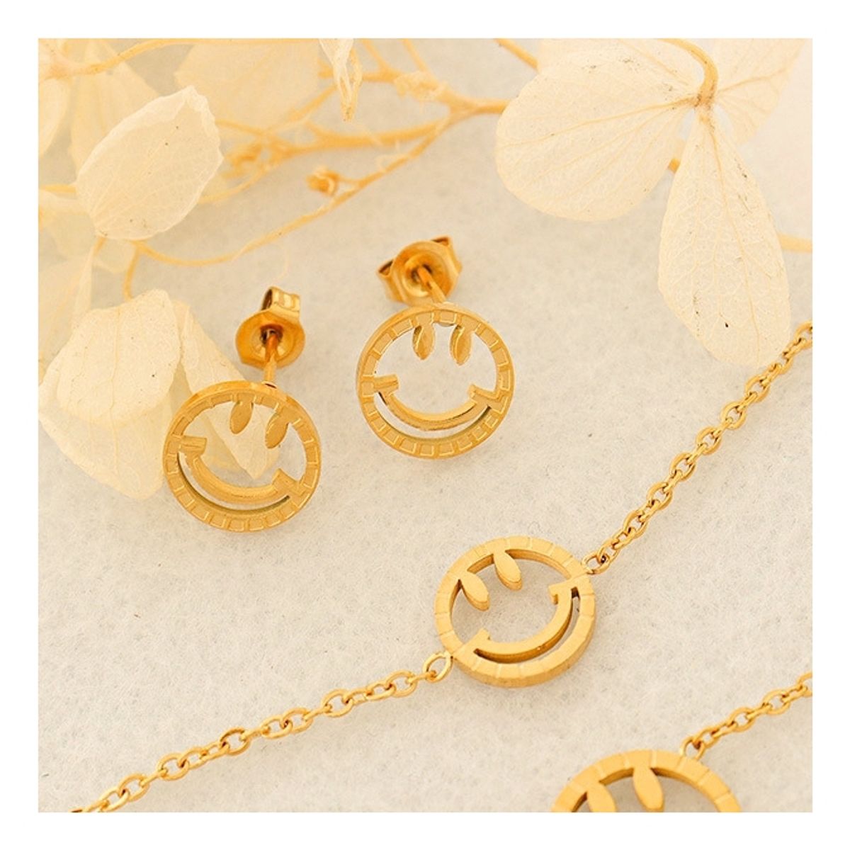 LUX JOYAS - Aros Baño Oro Amarillo 18k Pegados Smile