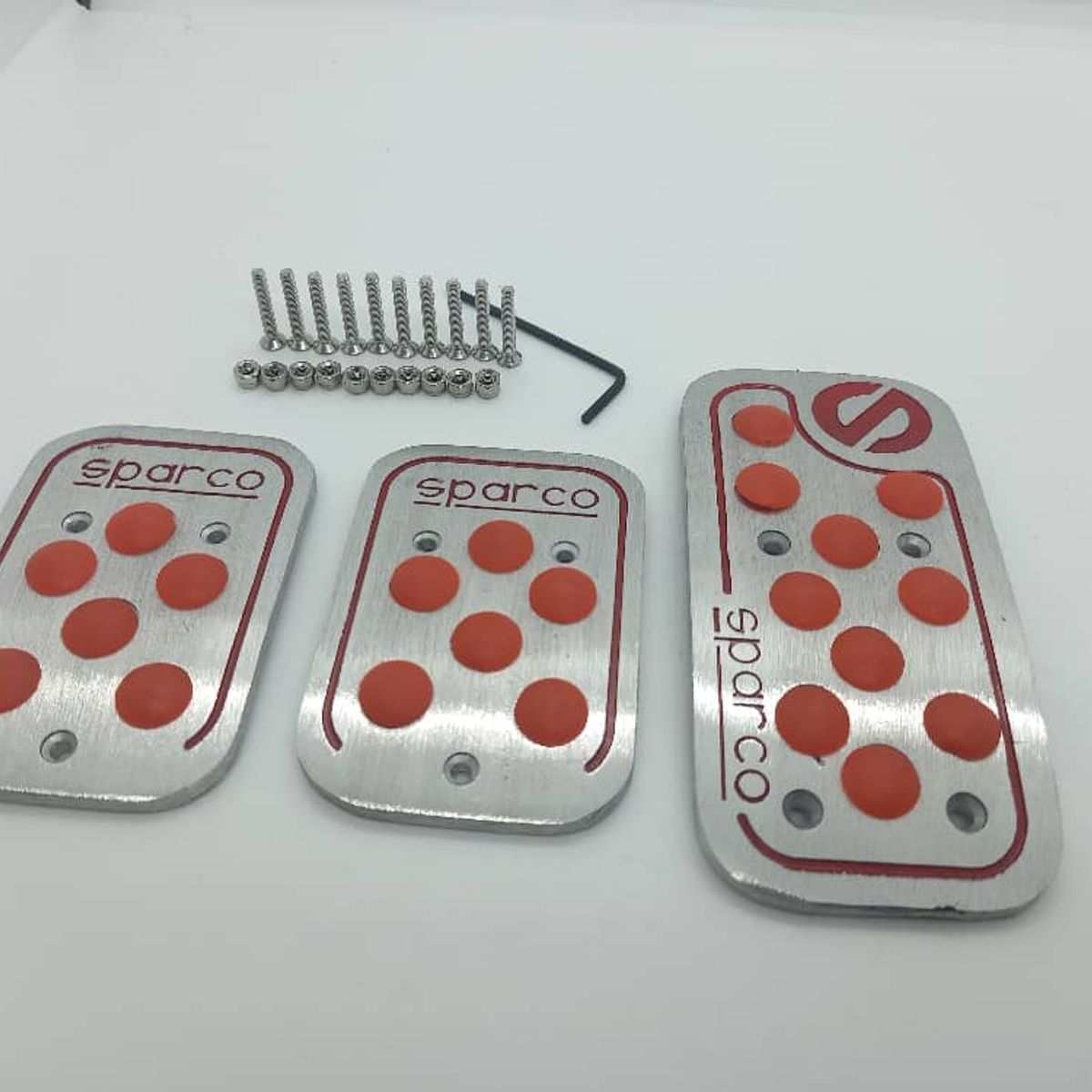 GENERICO - Set cubre pedales auto sparco 3 pieza aluminio cromado rojo