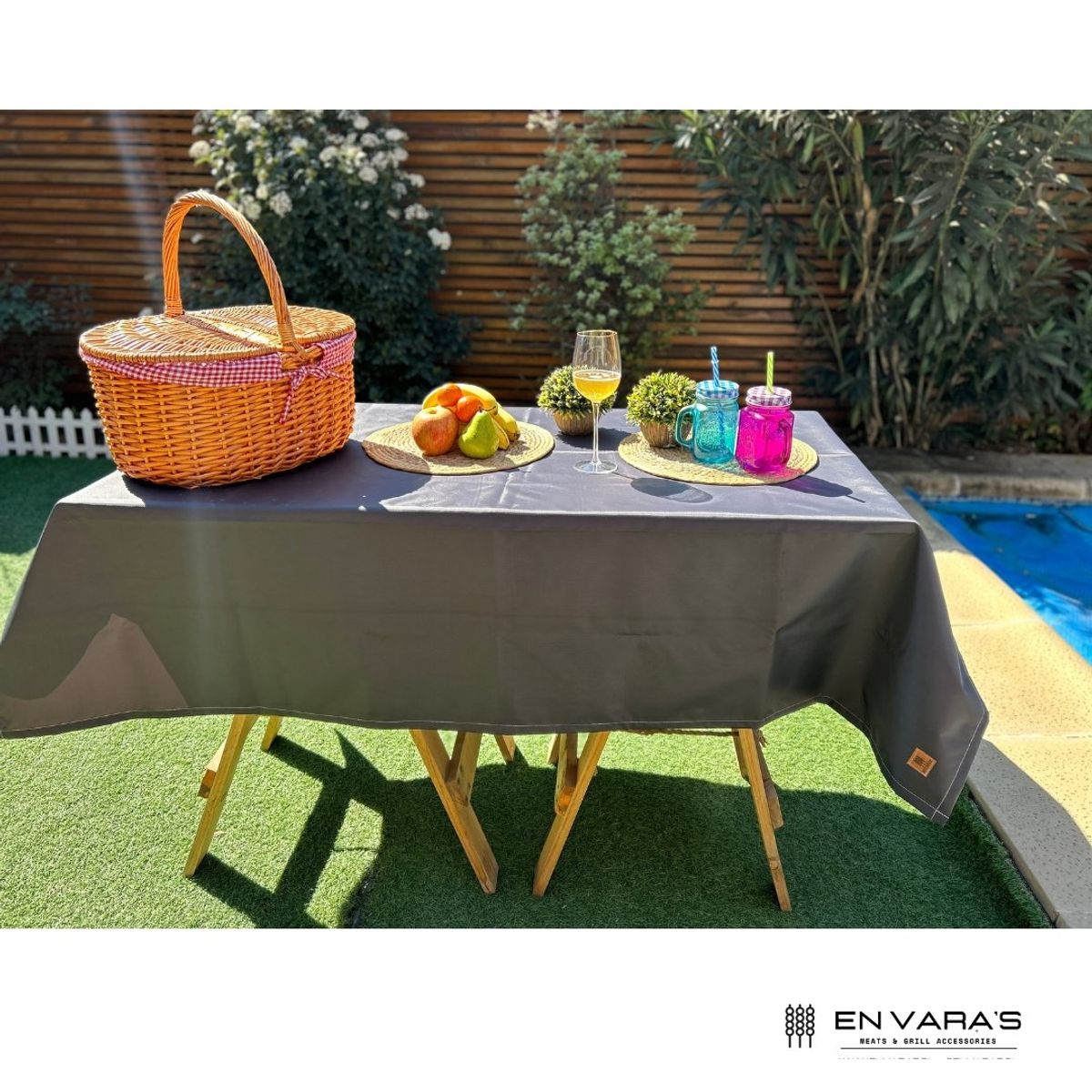 EN VARA'S MEATS & GRILL - Mantel Parrillero Picnic Deluxe 170x140cms Water and sun  proof