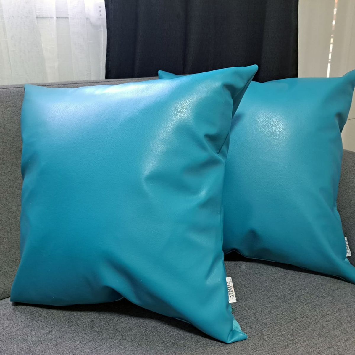 ELIZABETH PEPER - Funda Cojin Decorativo EcoCuero Turquesa 50x50