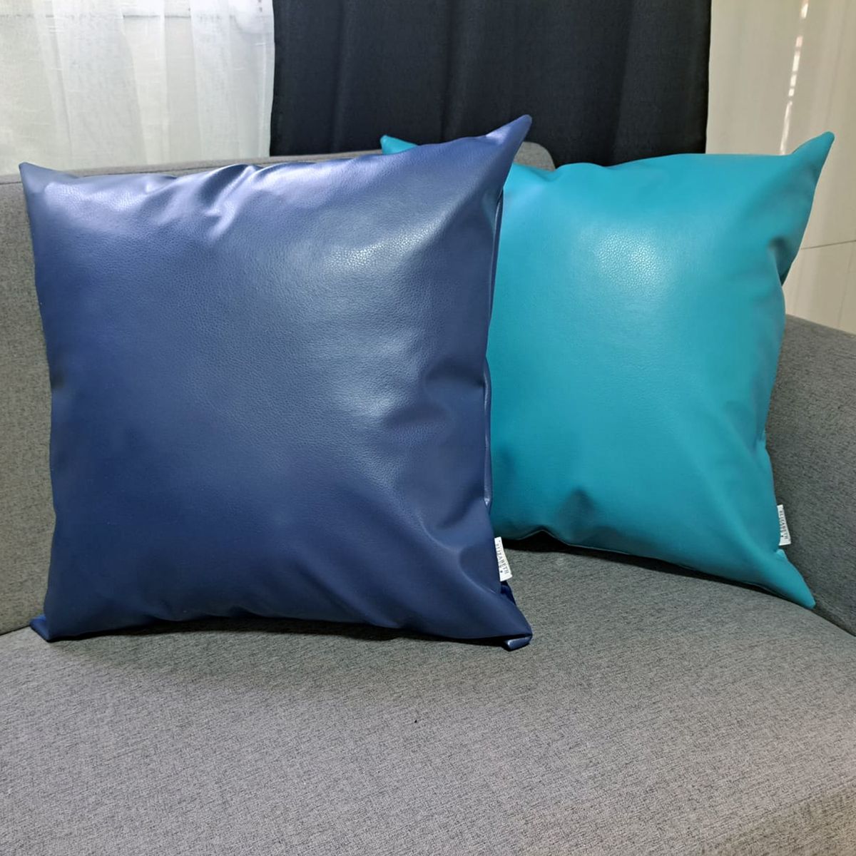 ELIZABETH PEPER - Cojin Decorativo EcoCuero Azul 45x45 Relleno