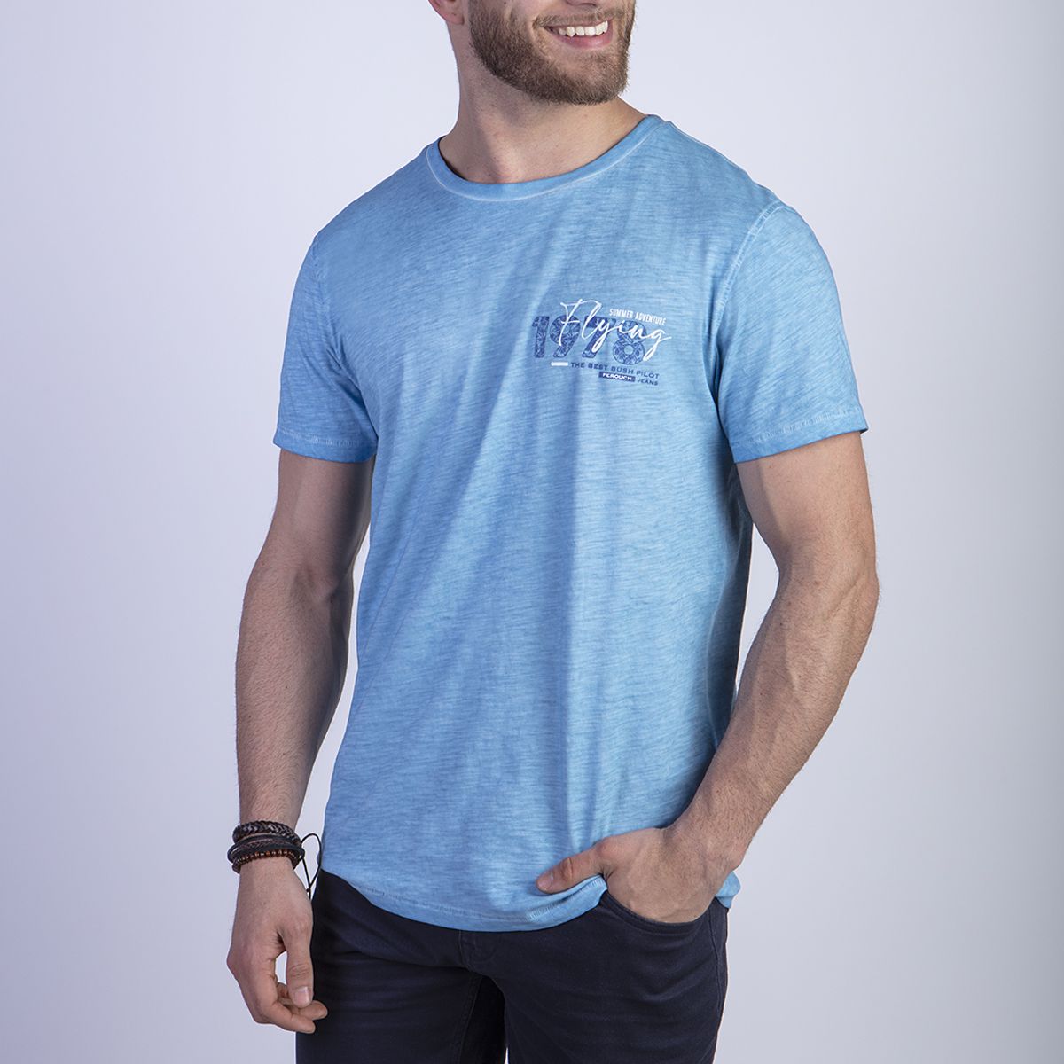 FEROUCH - Polera Dirty Wash New York Celeste Ferouch