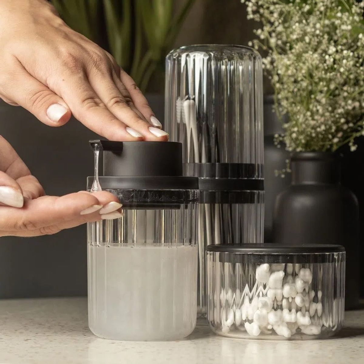 OU - Jabonera Con Dosificador Groove Classic Gris 300 Ml - Gris