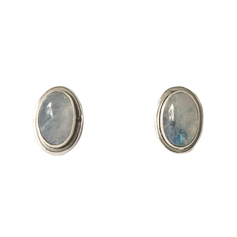 ANDREA COGGIOLA JOYAS - Aros Botón Óvalo Piedra Luna Plata Fina 925