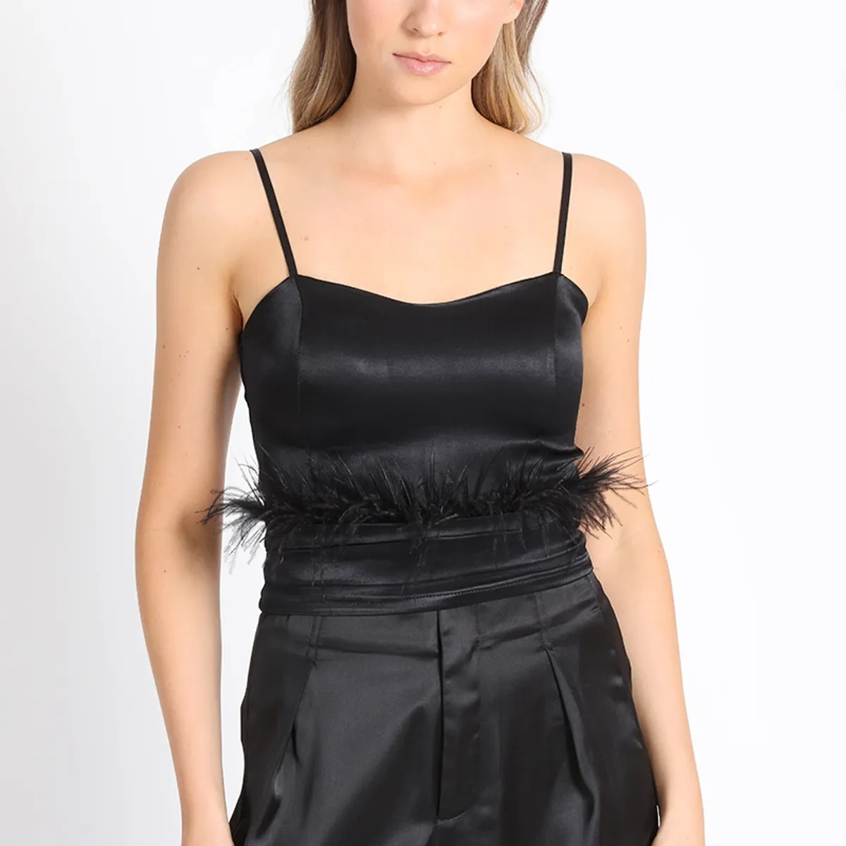 LIOLA - Top Pabilo Plumas Negro Liola