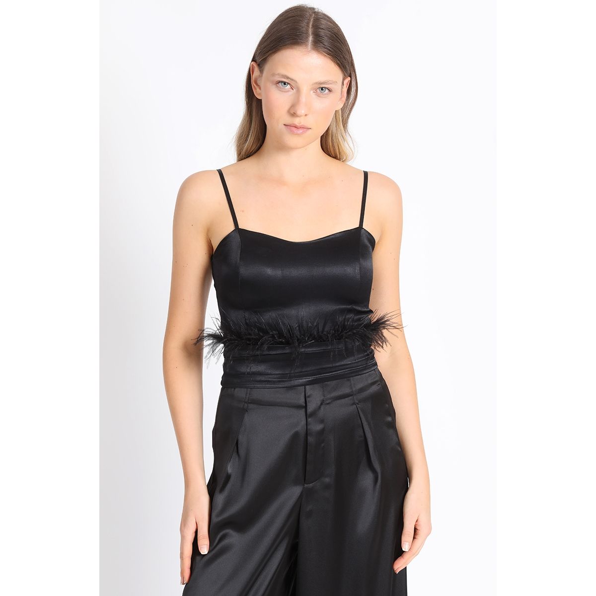 LIOLA - Top Pabilo Plumas Negro Liola