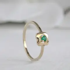 GENERICO - Anillo de compromiso diseño flor con esmeralda natural