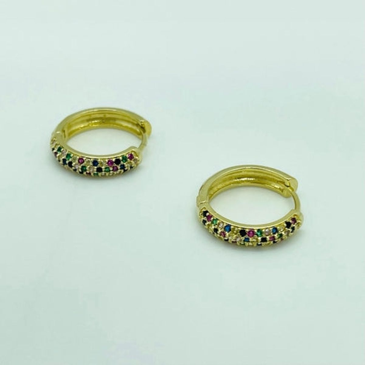 VIZIATO - Argolla queen rainbow enchapado en oro