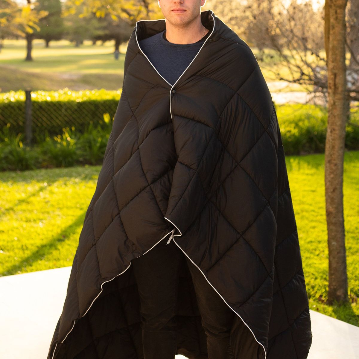 KANO - Manta Térmica Camping Kano con Botones Tipo Poncho Negro