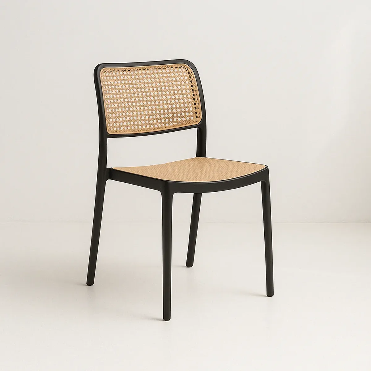 KLIK - Silla de Terraza o Comedor Hoffman Enrejada - Negra KLIK