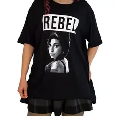 ROCK OFF OFFICIALLY LICENSED PRODUCTS - Polera original de Amy Winehouse diseño Rebel