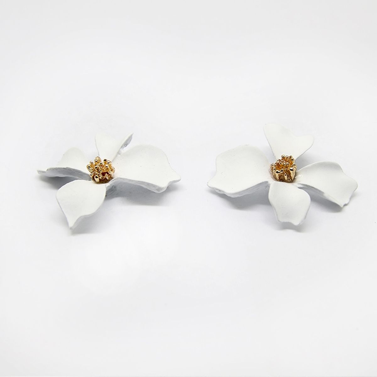 GENERICO - Aros Pendientes Flor Color Blanco Rigida