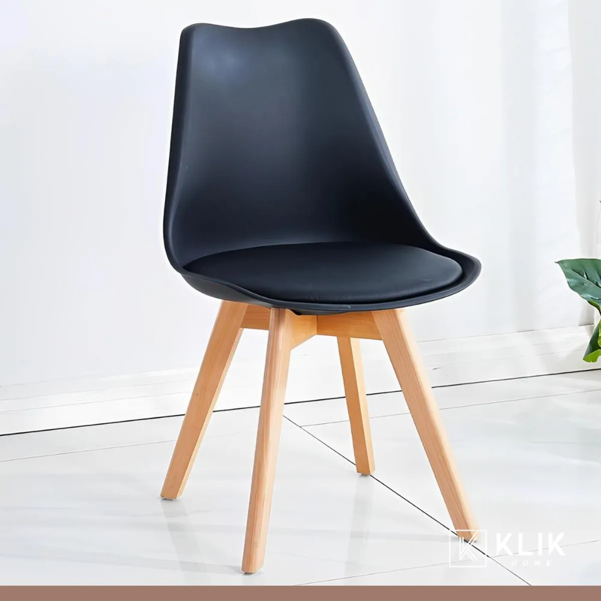 KLIK - Comedor Mesa de Vidrio Nórdica 140x90 cm + 6 Sillas Tulip Negras KLIK