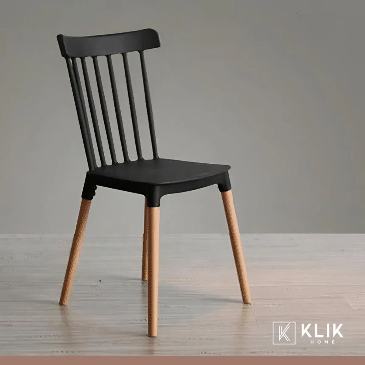 KLIK - Comedor Mesa Redonda Vidrio 80cm + 4 Sillas Windsor Negras KLIK