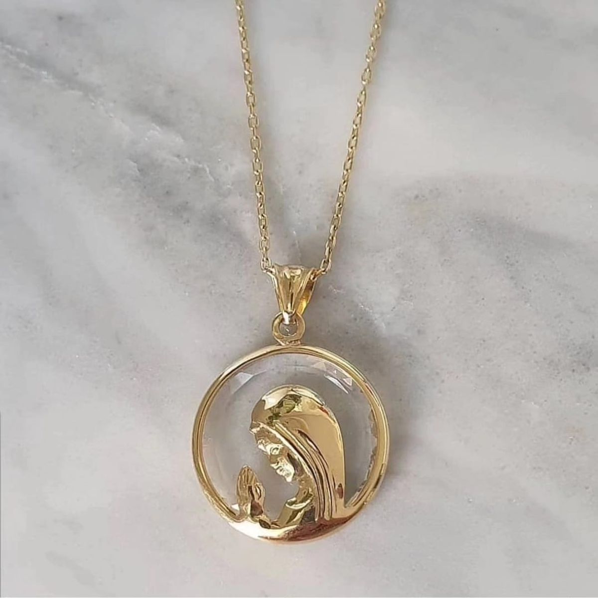 JOYAS VALDES GARCIA - Medalla  Virgen Niña cristal y oro de 18 kilates 17mm