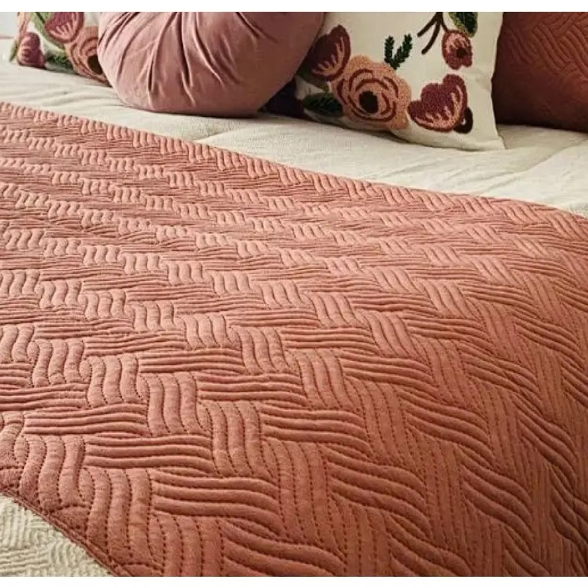 COMPRAPO - Piecera Plush Diseño Rosa 210 x 70 para King o 2Plazas