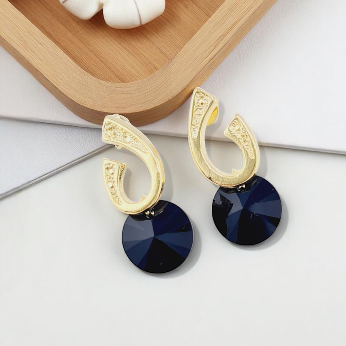 JOYAS MONTERO - Aros Grace Gold 24K creado con cristales de Swarovski® Jet