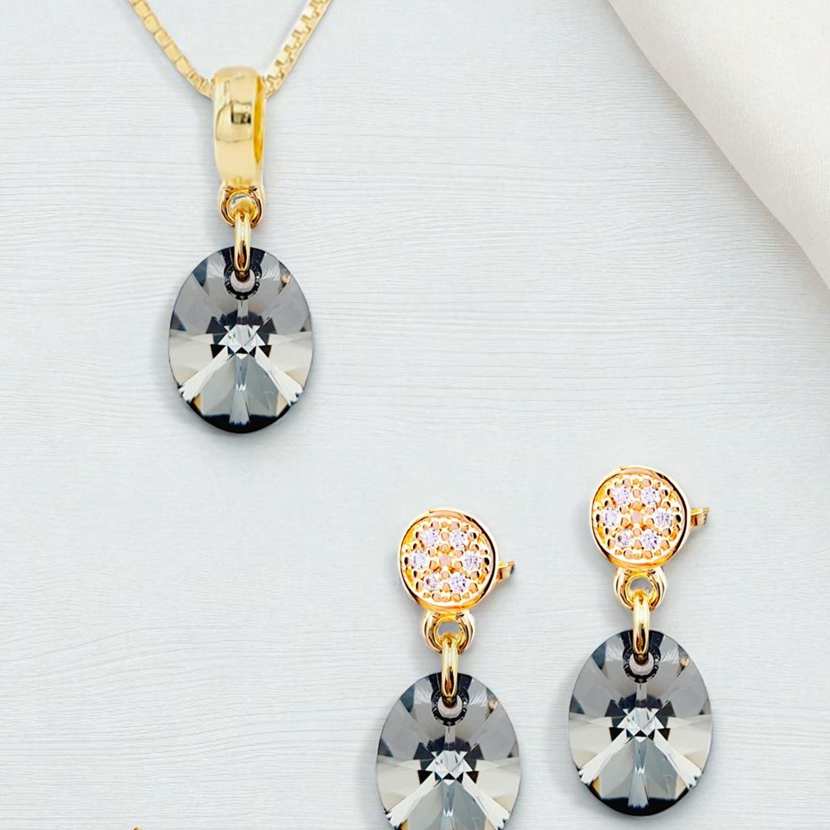 JOYAS MONTERO - Conjunto Praga Gold 24K creado con cristales de Swarovski® Silver Night