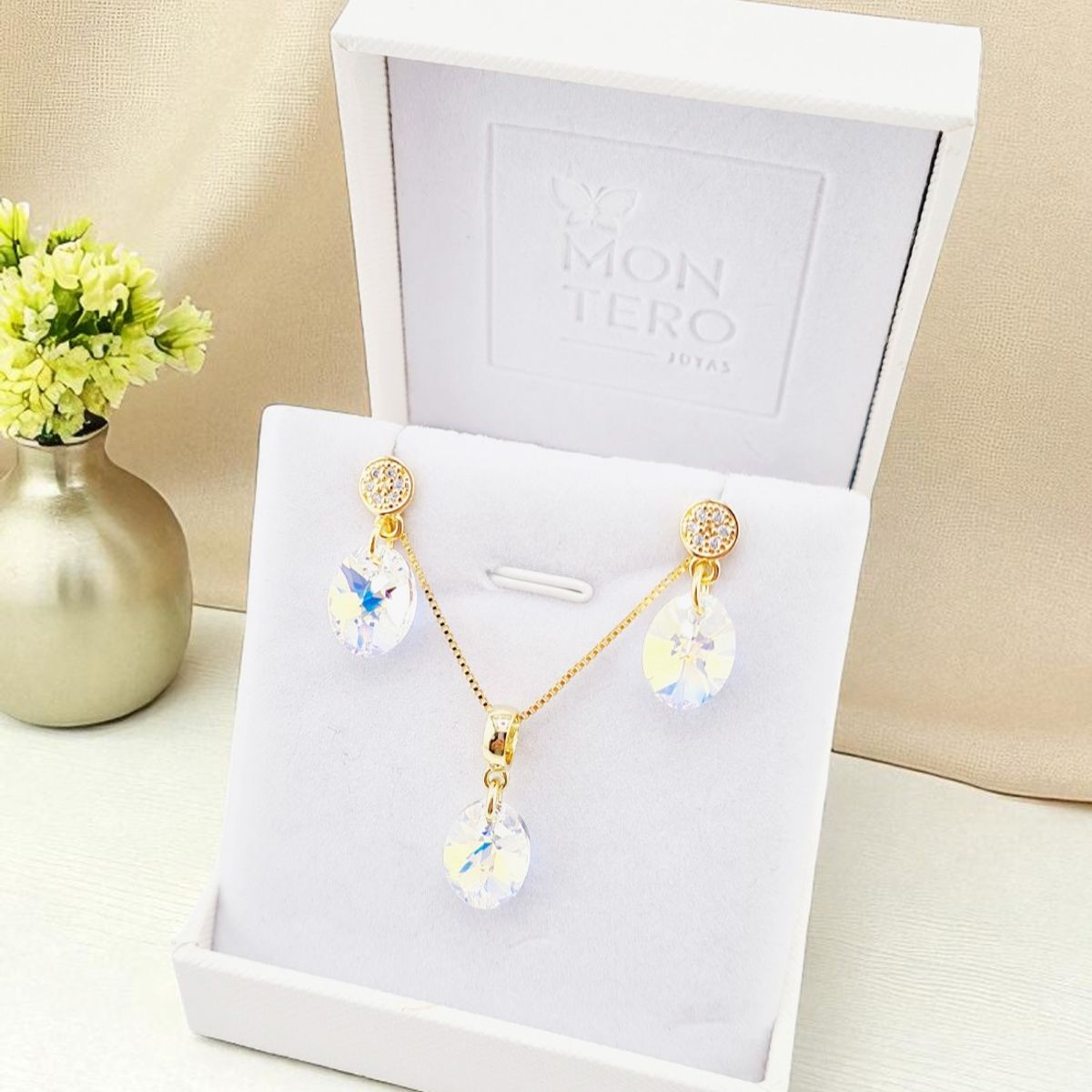 JOYAS MONTERO - Conjunto Praga Gold 24K creado con cristales de Swarovski®  Aurora Boreal