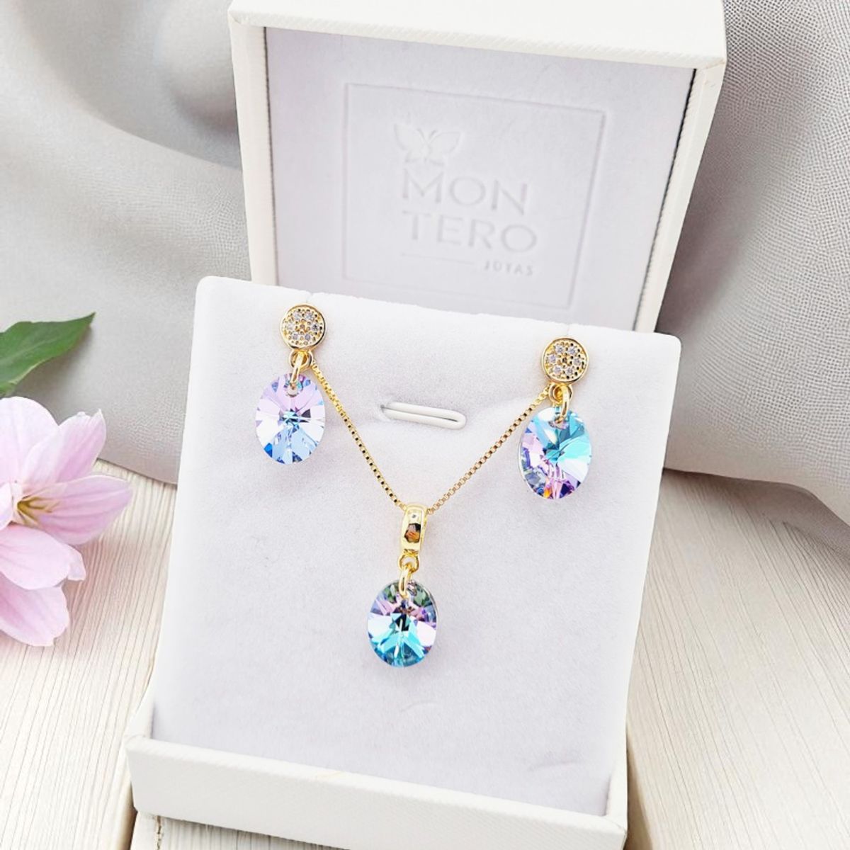 JOYAS MONTERO - Conjunto Praga Gold 24K creado con cristales de Swarovski® Vitral Light