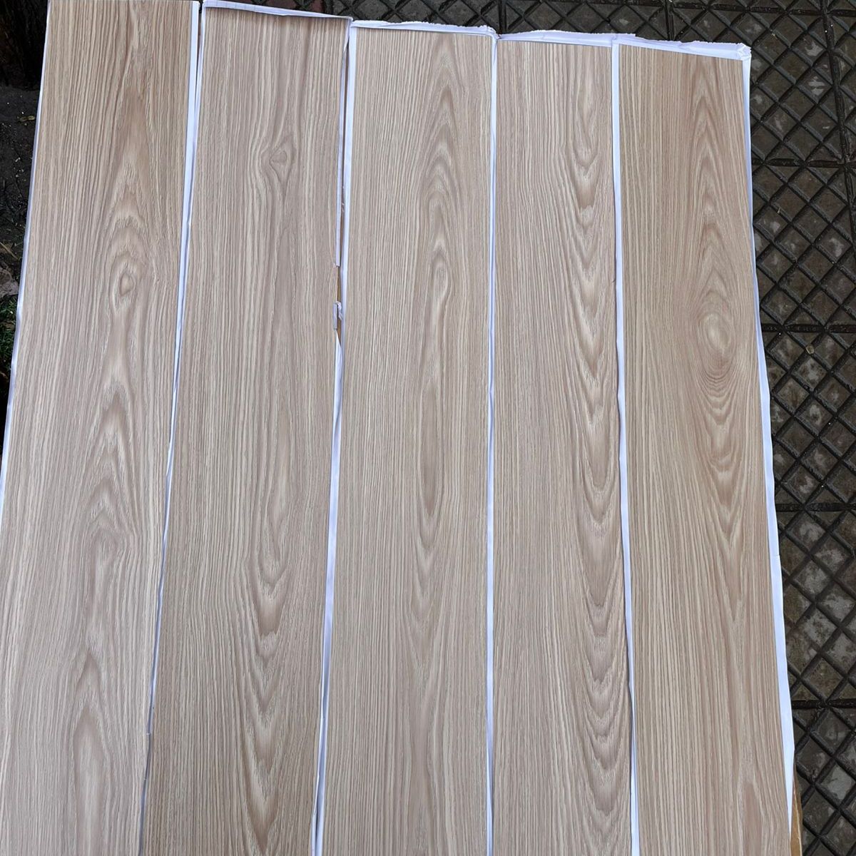 GENERICO - Piso Vinílico Autoadhesivo 5m2 Caja 36 Piezas Antideslizante Veta de Madera Clara