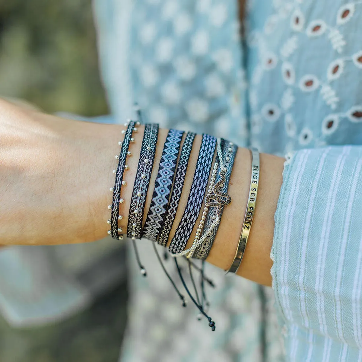 ZAZU - Pulsera Iki Negra con Mostacillas de Plata