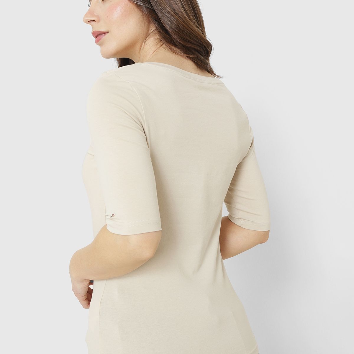 TOMMY HILFIGER - Polera Modern Slim Fit Beige Mujer