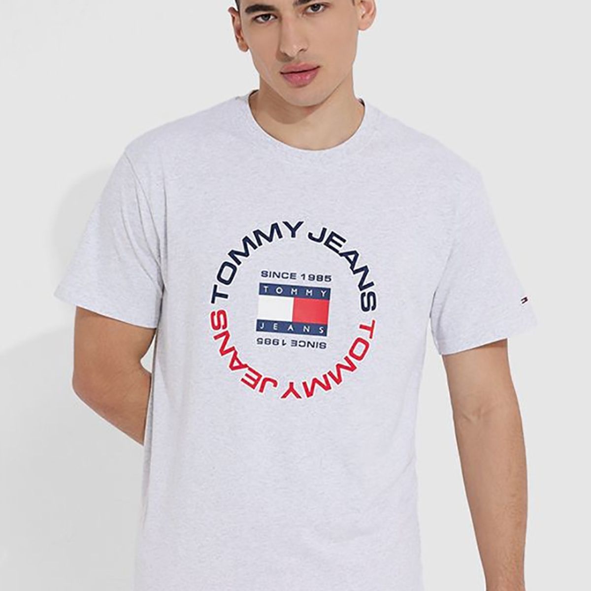 TOMMY HILFIGER - Polera Relaxed Athletic Logo Gris Hombre