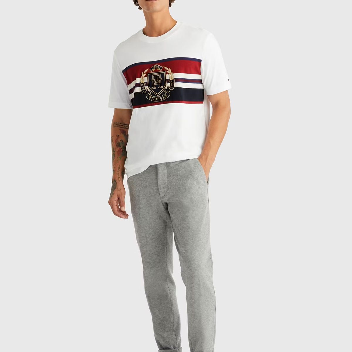 TOMMY HILFIGER - Polera Icon Crest Stripe Logo Blanco Hombre.