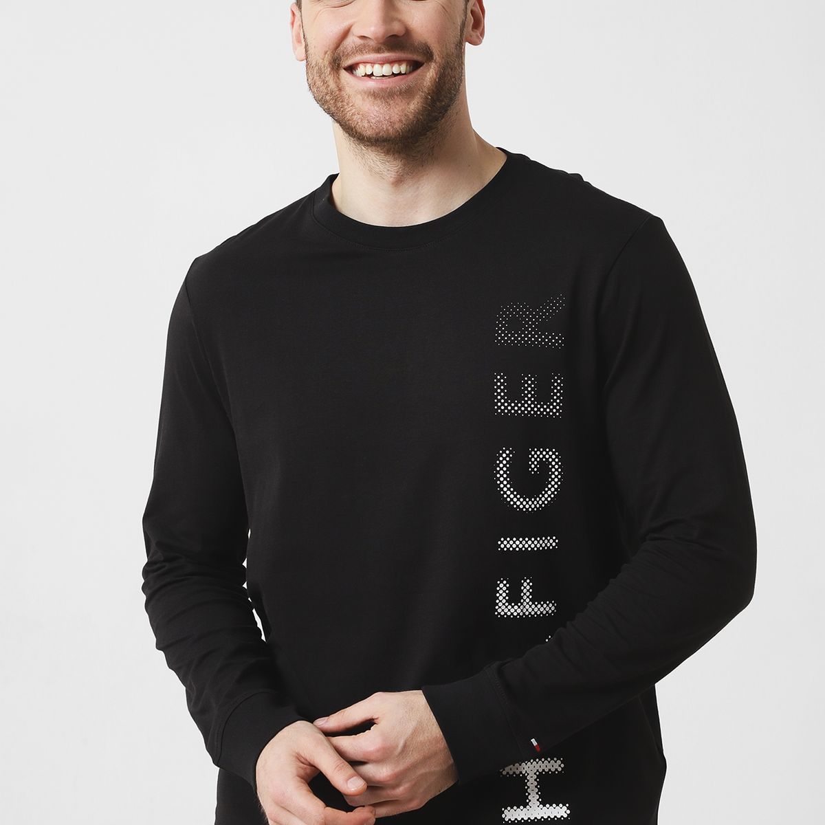 TOMMY HILFIGER - Polera Im Con Logo Vertical Negro Hombre